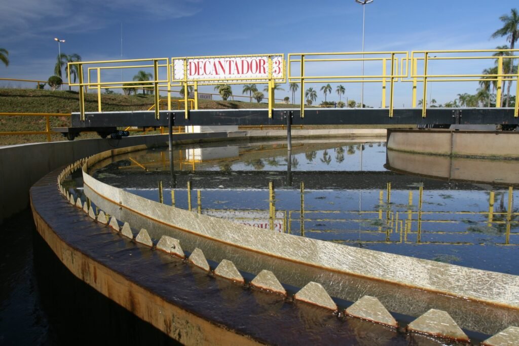 Foto: Estação de tratamento de esgoto - Tomás May / Banco de Imagens ANA